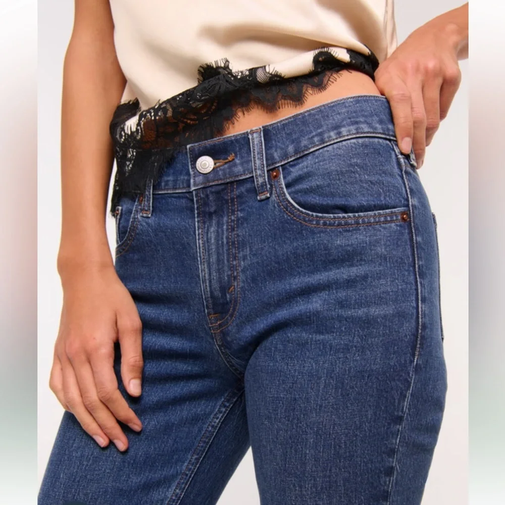 NWOT Abercrombie & Fitch Mid Rise Bootcut Frayed Hem Jeans Size 29 Short - Picture 6 of 9